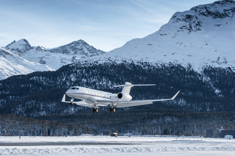 Jet landing in winter with mounatin in the background