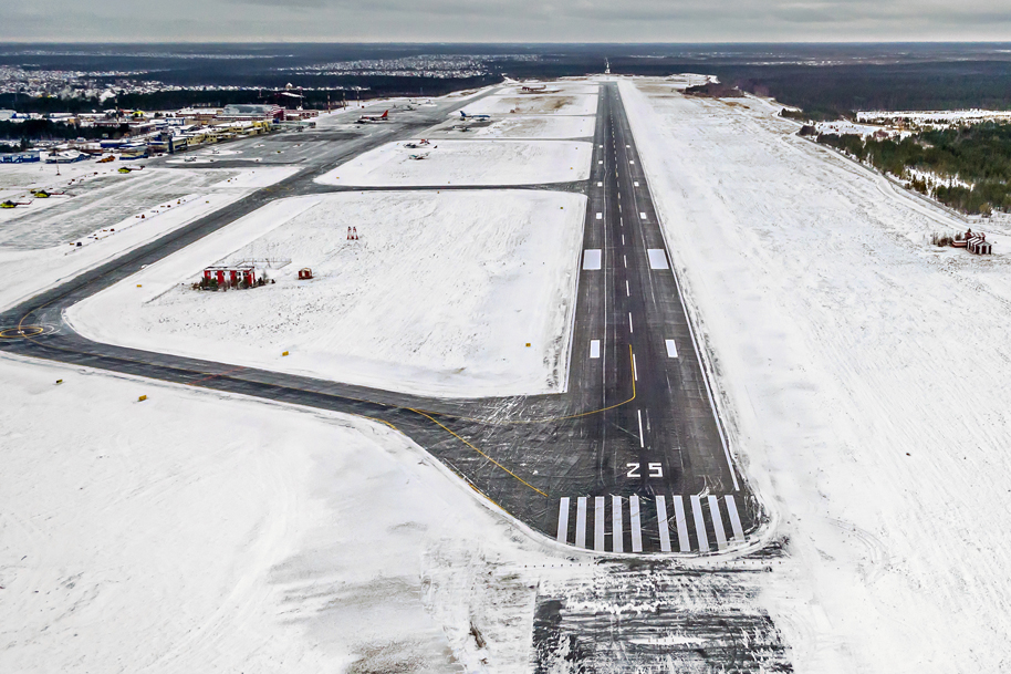 Avionco-LI-aug27 Runway in winter